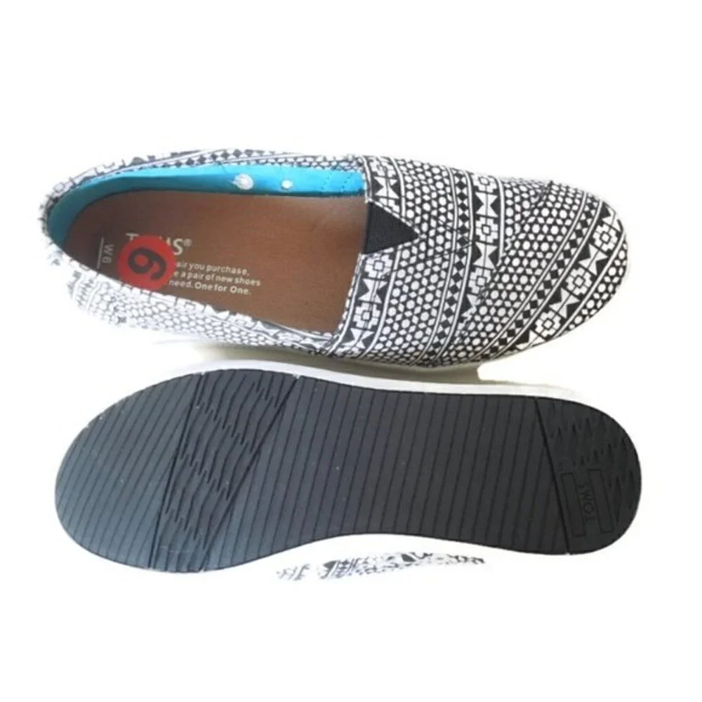 TOMS Slip On Flats Womens Size 6 Black White Geometric Casual Canvas Shoes
